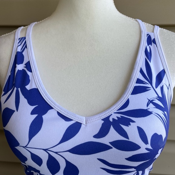 •Avia• Strappy Floral Sports Bra - Size Medium - Picture 3 of 6